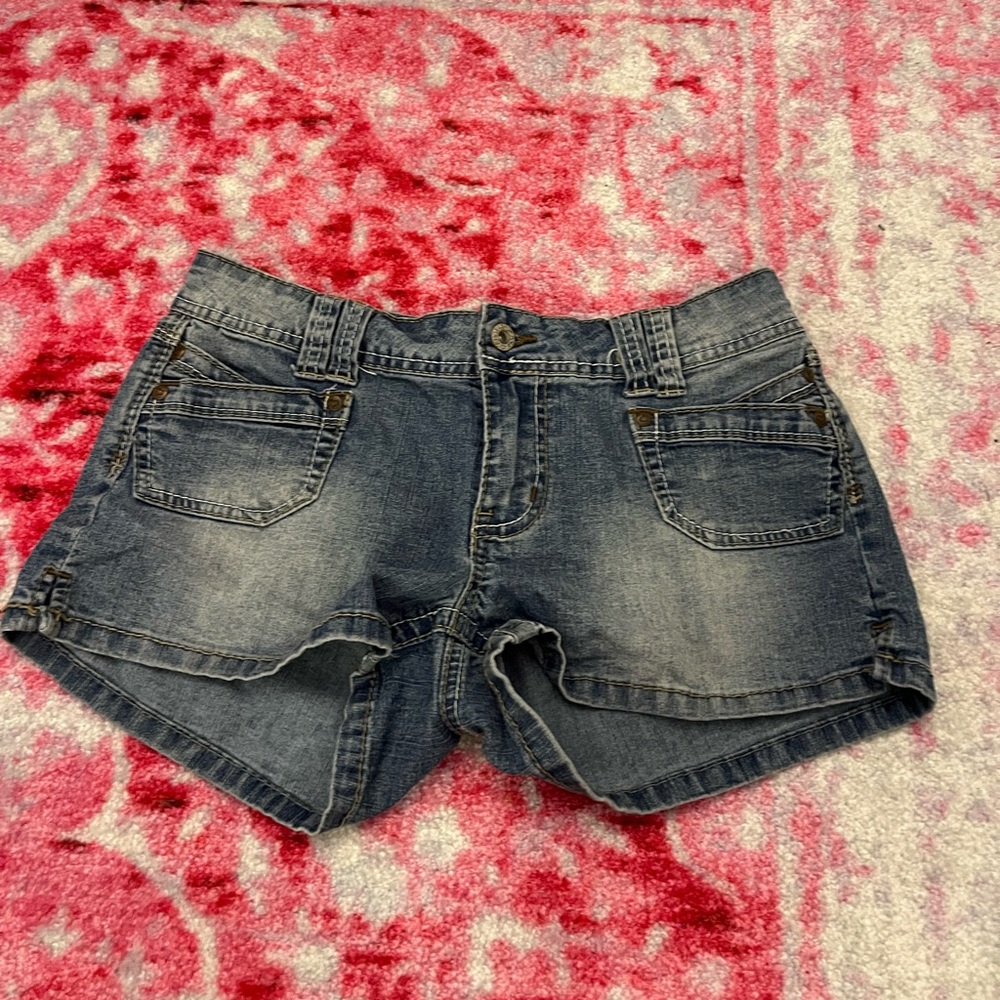 Size 9 but fits a small low rise jean shorts